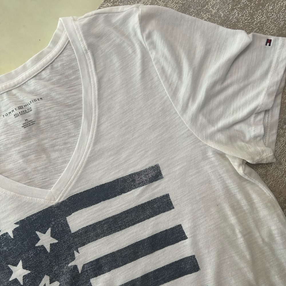 Tommy Hilfiger Women’s Tshirt - Picture 3 of 16